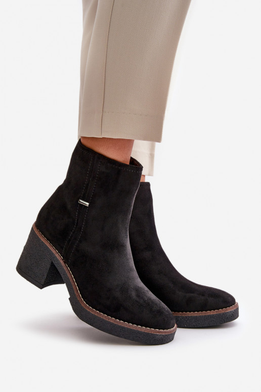Bottes avec chauffage à l intérieur en daim écologiqueoÀe couleur noire Arkesia Bottes avec chauffage à l intérieur en daim écologiqueoÀe couleur noire Arkesia