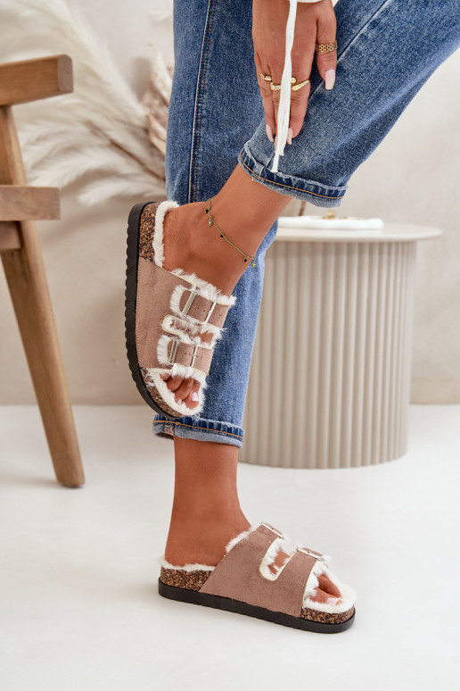 Féminin Chaussons Chaussons avec boucles et un manteau de fourrure beige Ezilena Féminin Chaussons Chaussons avec boucles et un manteau de fourrure beige Ezilena