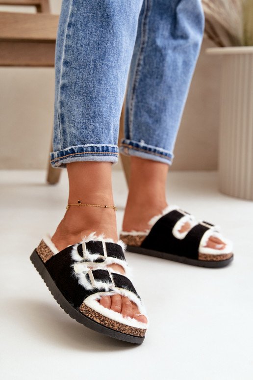 Féminin Chaussons Chaussons avec boucles et un manteau de fourrure couleur noire Ezilena Féminin Chaussons Chaussons avec boucles et un manteau de fourrure couleur noire Ezilena