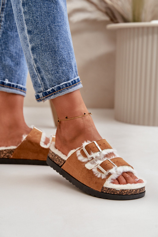 Féminin Chaussons Chaussons avec boucles et un manteau de fourrure marron Ezilena Féminin Chaussons Chaussons avec boucles et un manteau de fourrure marron Ezilena