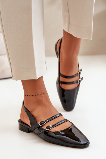 Ballerines laquées avec des bandes Sur un talon bas couleur noire Bialettia