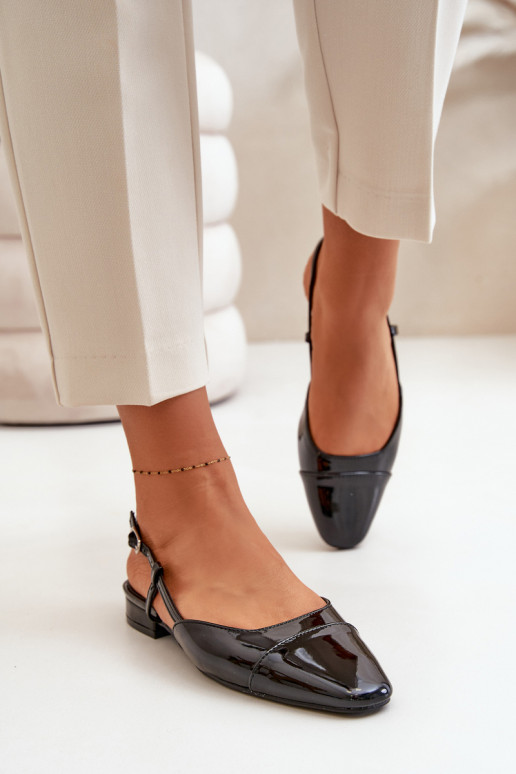 Ballerines laquées Sur un talon bas avec un talon ouvert couleur noire Kairael