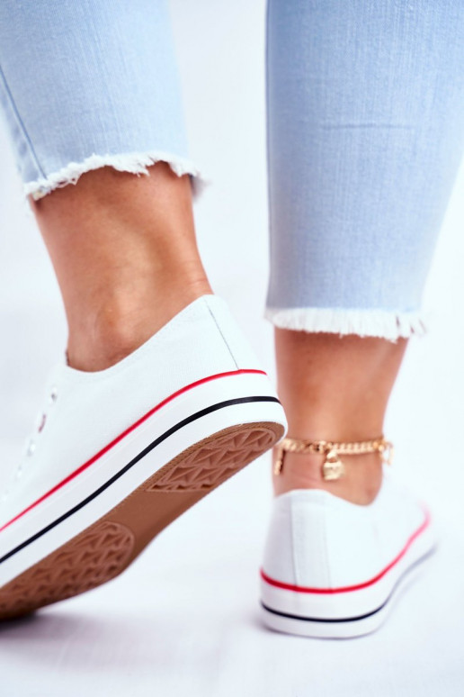 Chaussures de loisirs modèle classique de couleur blanche avec décor rouge Ecoma Chaussures de loisirs modèle classique de couleur blanche avec décor rouge Ecoma