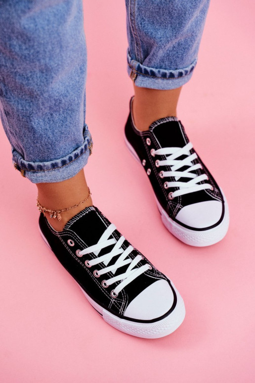 Chaussures décontractées modèle classique de couleur noire avec semelles blanches Chaussures décontractées modèle classique de couleur noire avec semelles blanches