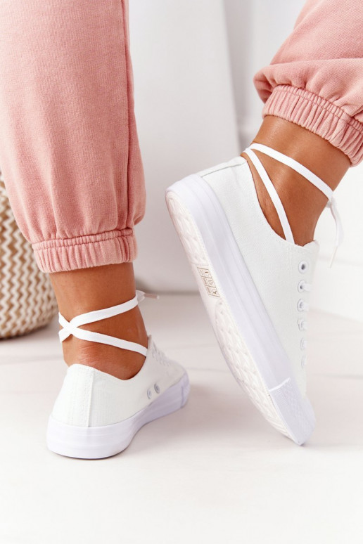 Chaussures décontractées modèle classique de couleur blanche Chaussures décontractées modèle classique de couleur blanche