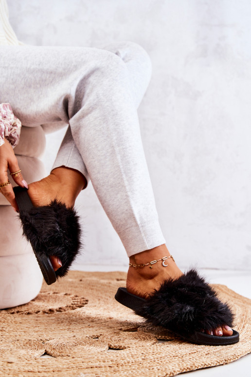 Chaussons avec fourrure de couleur noire Pollie