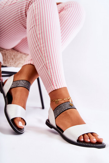 Modèle classique Sandales pour femmes avec rivets couleur argent Shelly 2
