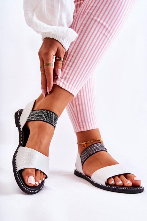 Modèle classique Sandales pour femmes avec rivets couleur argent Shelly