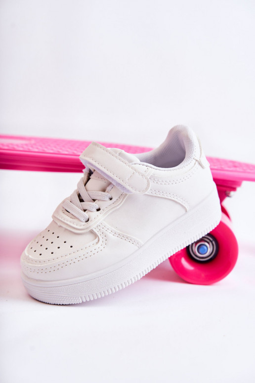 Chaussures de sport pour enfants à fermetures adhésives de couleur blanche Elike Chaussures de sport pour enfants à fermetures adhésives de couleur blanche Elike