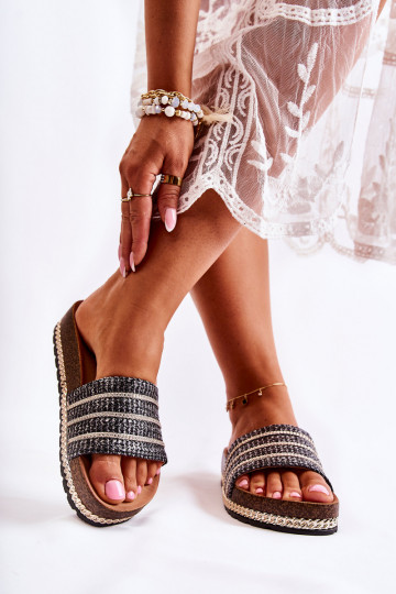 Chaussons modèle classique avec chaînes de couleur noire Maddy