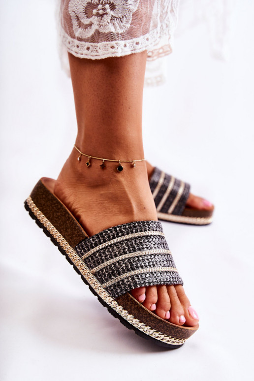 Chaussons modèle classique avec chaînes de couleur noire Maddy Chaussons modèle classique avec chaînes de couleur noire Maddy