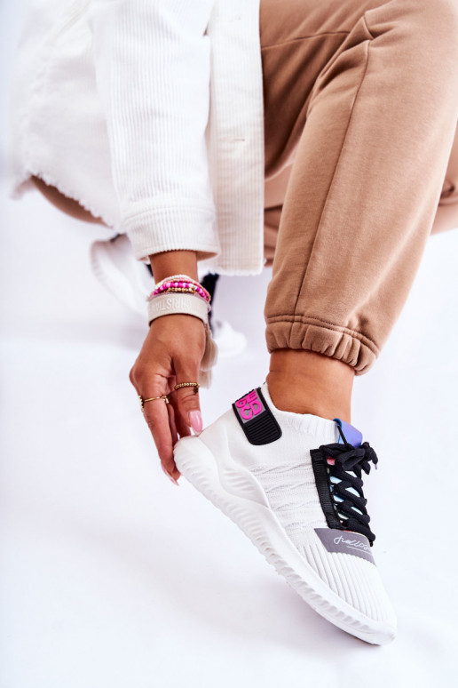 Chaussures Klayra de couleur blanche du modèle de sneaker Chaussures Klayra de couleur blanche du modèle de sneaker