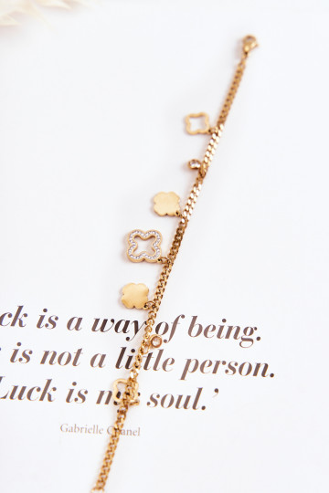 Bracelet avec de beaux détails de couleur or