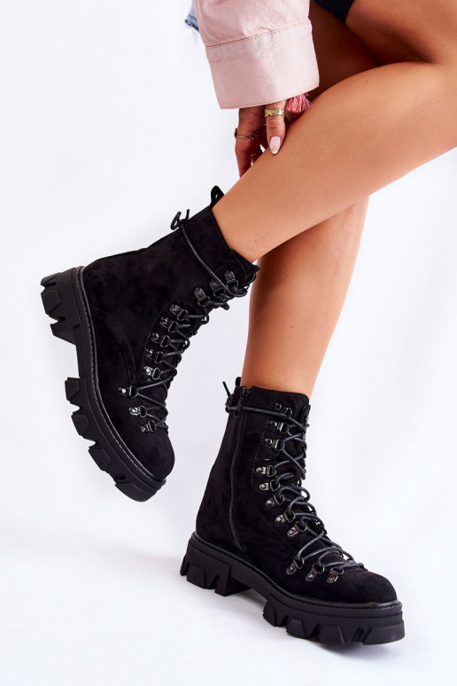 grosses bottines chauffantes en daim avec lanières en noir Pierro grosses bottines chauffantes en daim avec lanières en noir Pierro