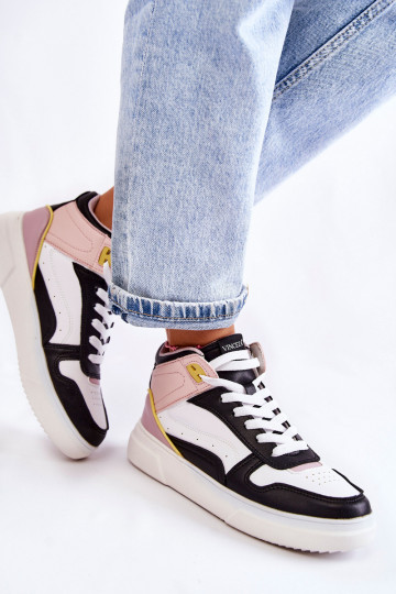 chaussures de sport de différentes couleurs à Silje