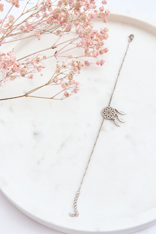 Le bracelet est en argent Le bracelet est en argent