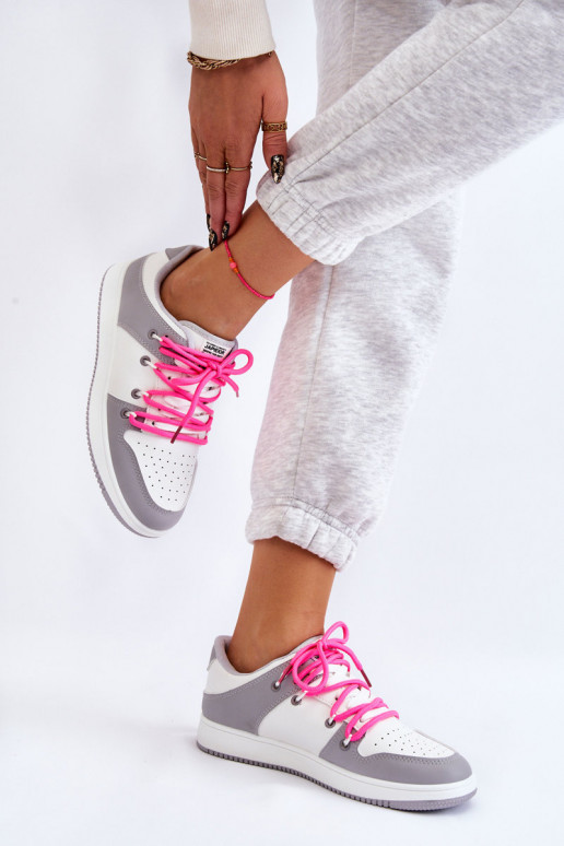 Chaussures de sport modèle classique à lacets Couleur blanc-gris Jella Chaussures de sport modèle classique à lacets Couleur blanc-gris Jella