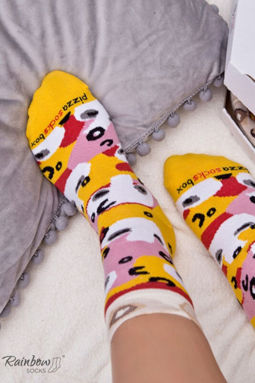 Chaussettes colorées dans une boîte Pizza 4 paires