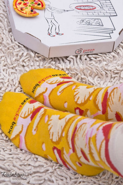 Chaussettes colorées dans une boîte Pizza 4 paires Chaussettes colorées dans une boîte Pizza 4 paires