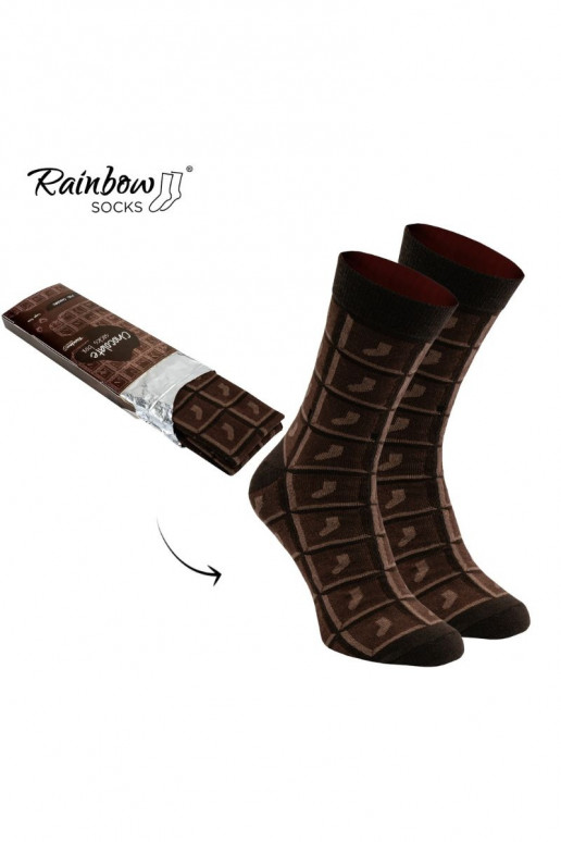 paire de chaussettes colorées dans une boîte