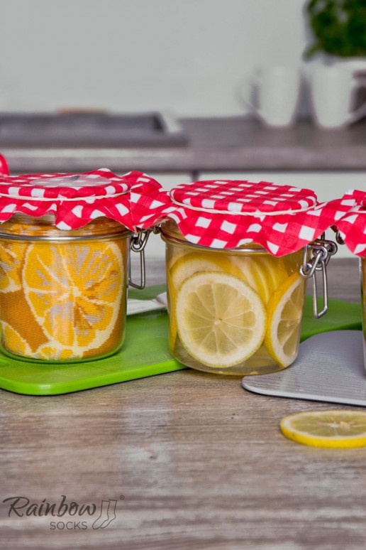 2 paires de chaussettes colorées dans une boîte 2 paires de chaussettes colorées dans une boîte