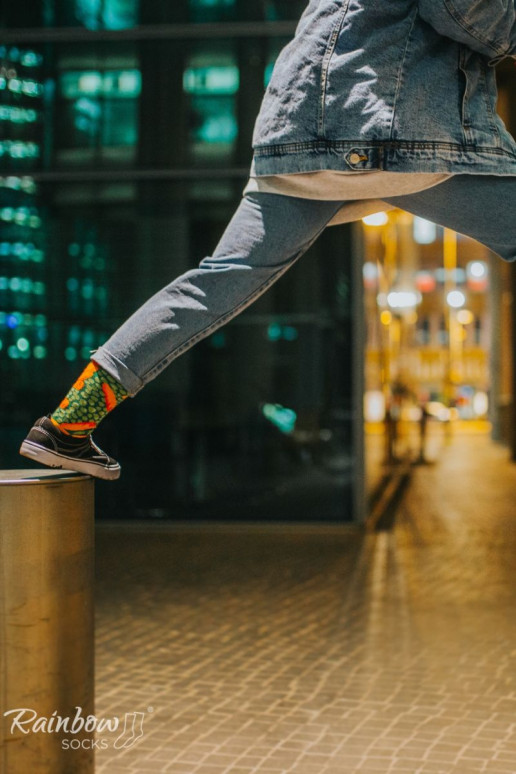 2 paires de chaussettes colorées dans une boîte