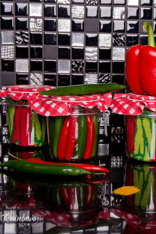 2 paires de chaussettes colorées dans une boîte