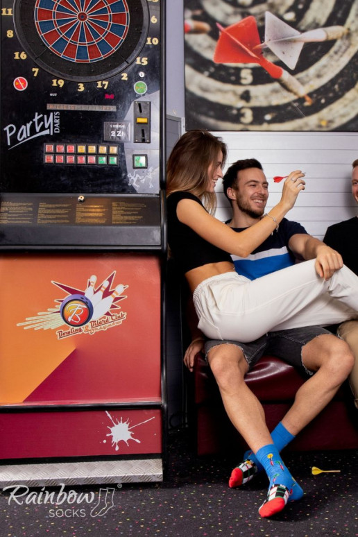 3 paires de chaussettes colorées dans une boîte 3 paires de chaussettes colorées dans une boîte