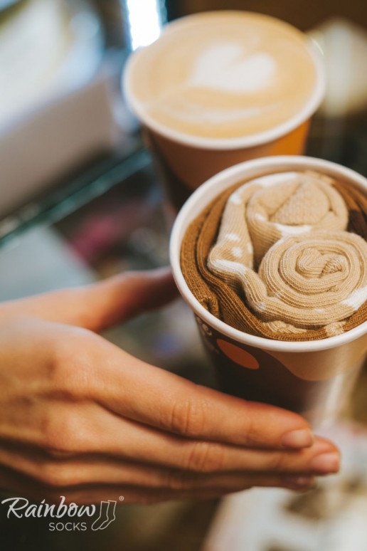 Chaussettes colorées dans une boîte Caffe Latte 1 paire Chaussettes colorées dans une boîte Caffe Latte 1 paire