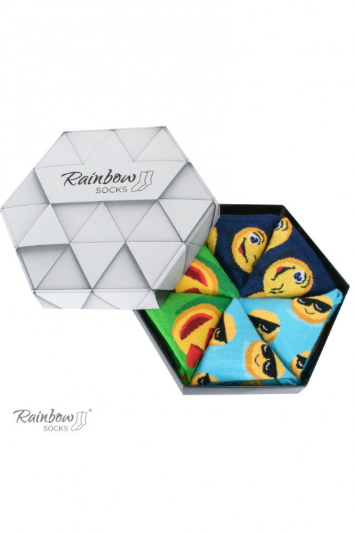 3 paires de chaussettes colorées dans une boîte 3 paires de chaussettes colorées dans une boîte