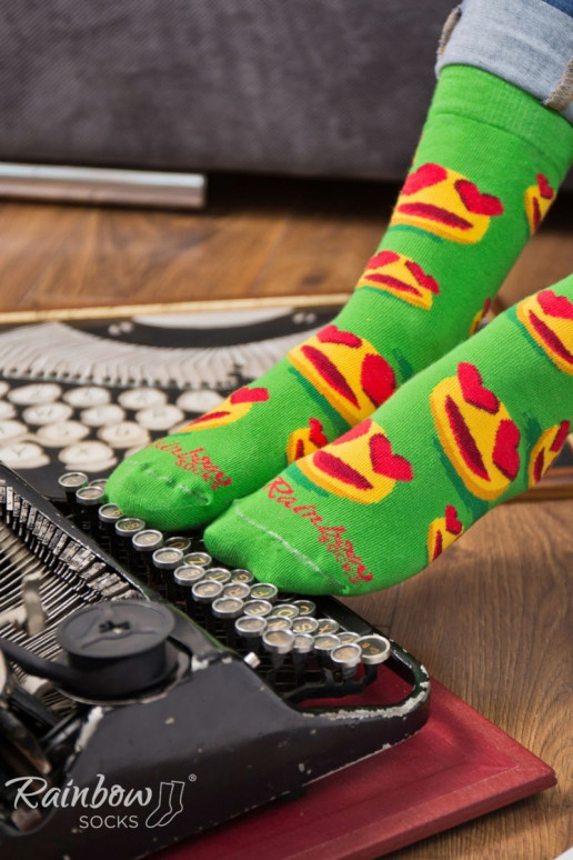 3 paires de chaussettes colorées dans une boîte 3 paires de chaussettes colorées dans une boîte