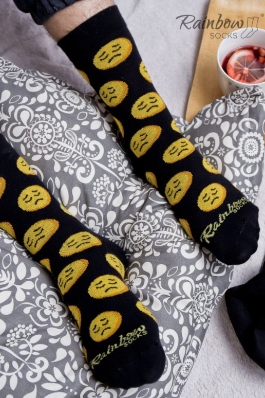 3 paires de chaussettes colorées dans une boîte