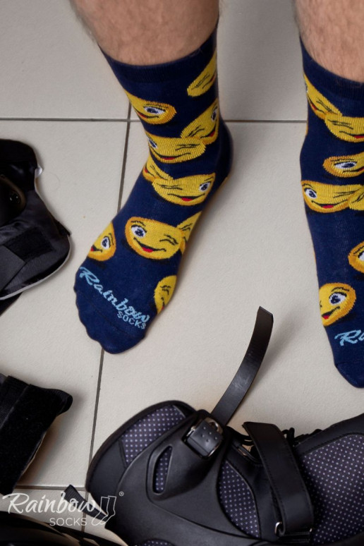 3 paires de chaussettes colorées dans une boîte