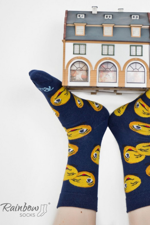 3 paires de chaussettes colorées dans une boîte