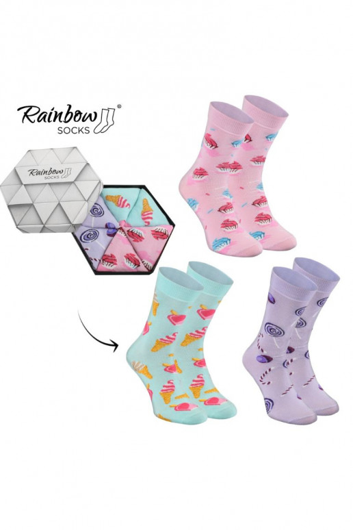 3 paires de chaussettes colorées dans une boîte