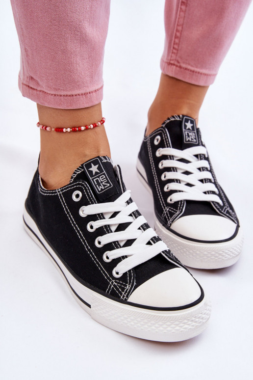 Chaussures de loisirs modèle classique de couleur noire avec semelles blanches Ecoma