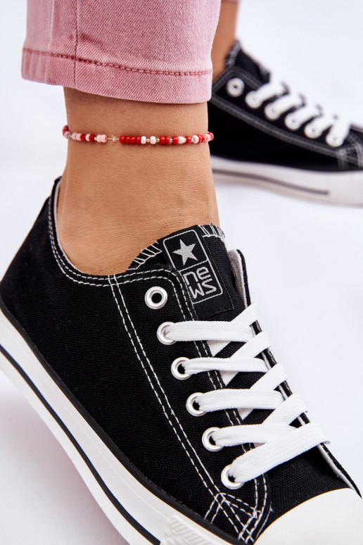 Chaussures de loisirs modèle classique de couleur noire avec semelles blanches Ecoma