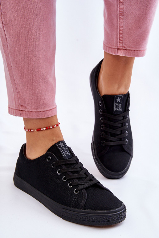 avec lanières Chaussures de loisirs modèle Classique de couleur noire Eleya