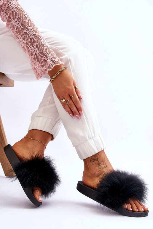 Pantoufles en caoutchouc élégantes avec un manteau de fourrure couleur noire Lucrece Pantoufles en caoutchouc élégantes avec un manteau de fourrure couleur noire Lucrece