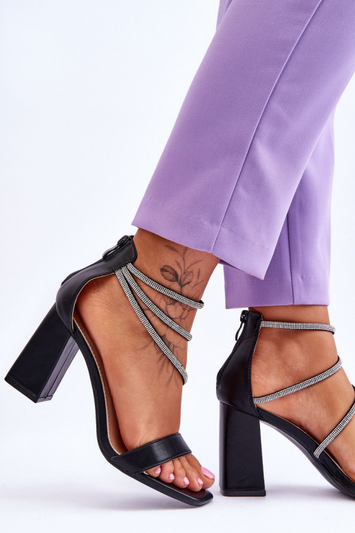 sandales à la mode avec des yeux pétillants de couleur noire Carma