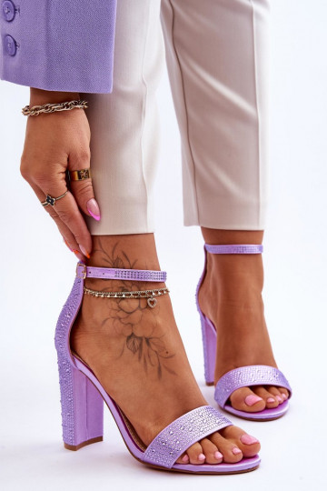 Élégantes sandales à talons hauts avec œillets scintillants de couleur Violet Idéaliste
