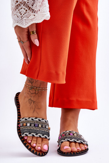 Chaussons décorés de couleur noire Bellisa 2