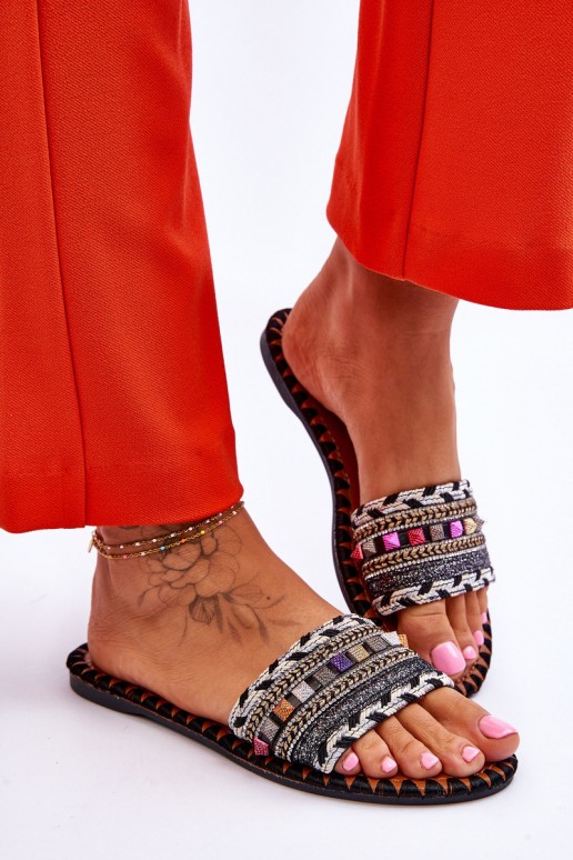 Chaussons décorés de couleur noire Bellisa Chaussons décorés de couleur noire Bellisa