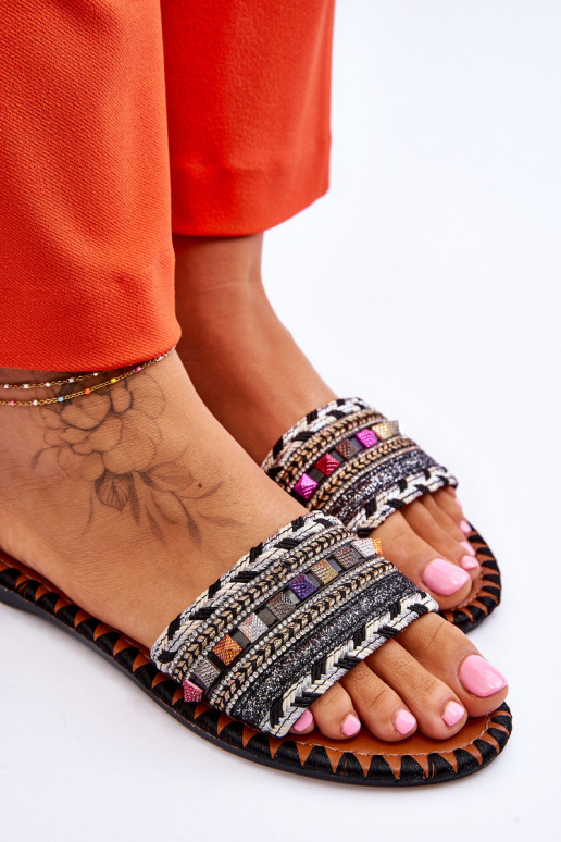 Chaussons décorés de couleur noire Bellisa Chaussons décorés de couleur noire Bellisa