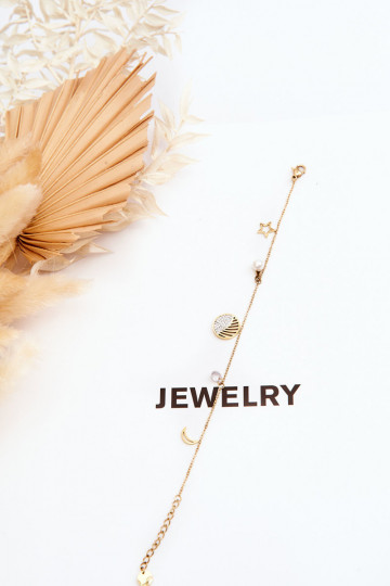 Le bracelet est en or 2