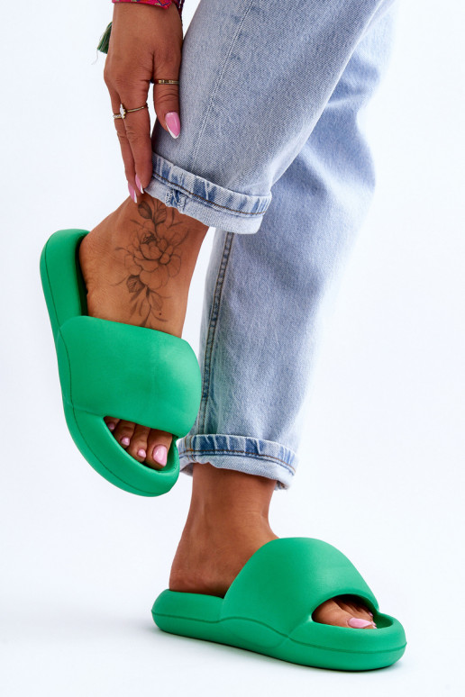 Chaussons légers à semelle plaquée or en vert Milton