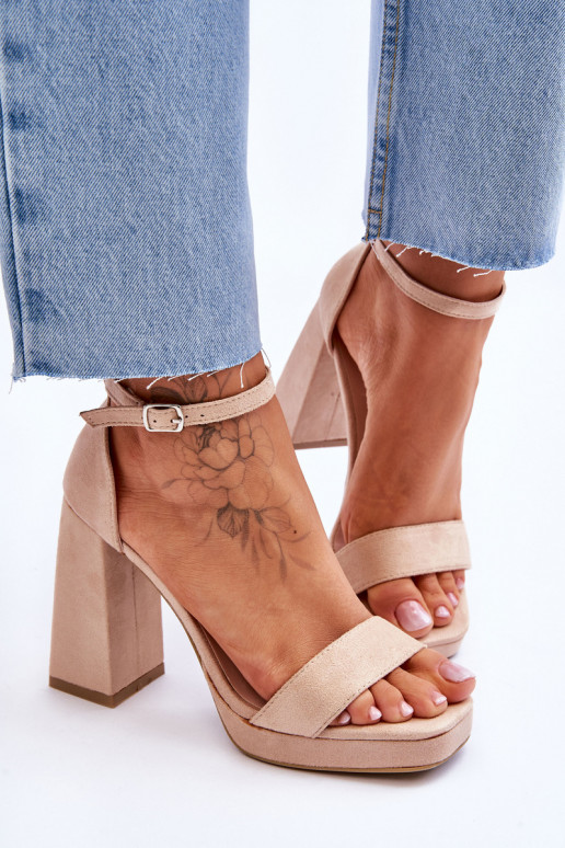Talons hauts en daim beiges à bout carré Merila Talons hauts en daim beiges à bout carré Merila