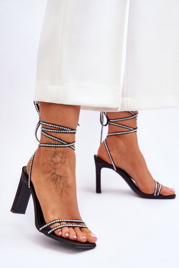 Sandales élégantes à lacets avec rivets de couleur noire Nessy 2