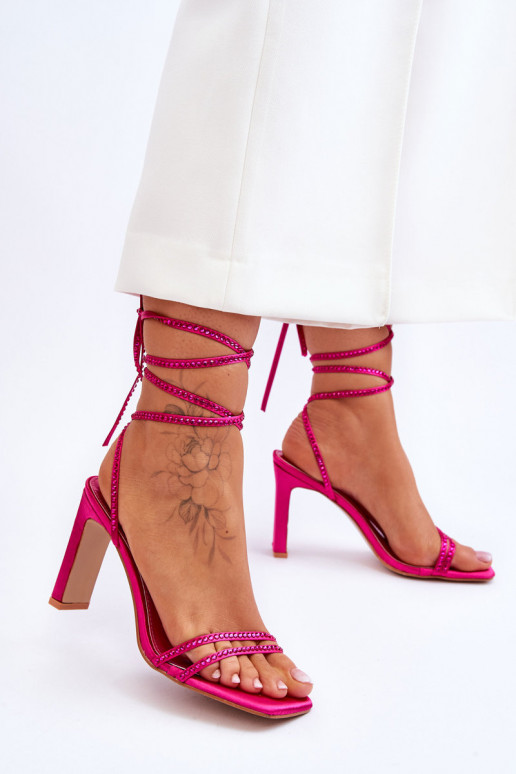 Sandales élégantes à lacets avec rivets de couleur rose Nessy