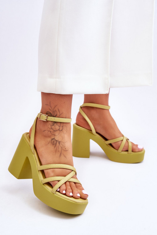 Élégantes sandales à talons hauts et brides Shemira